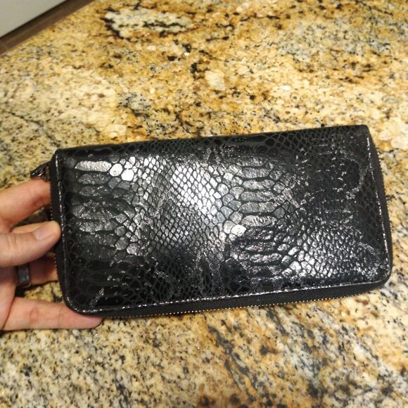 Kenneth Cole Reaction N.Y. Leather Black/Silver Python Pattern Zip Around Wallet - Picture 5 of 9